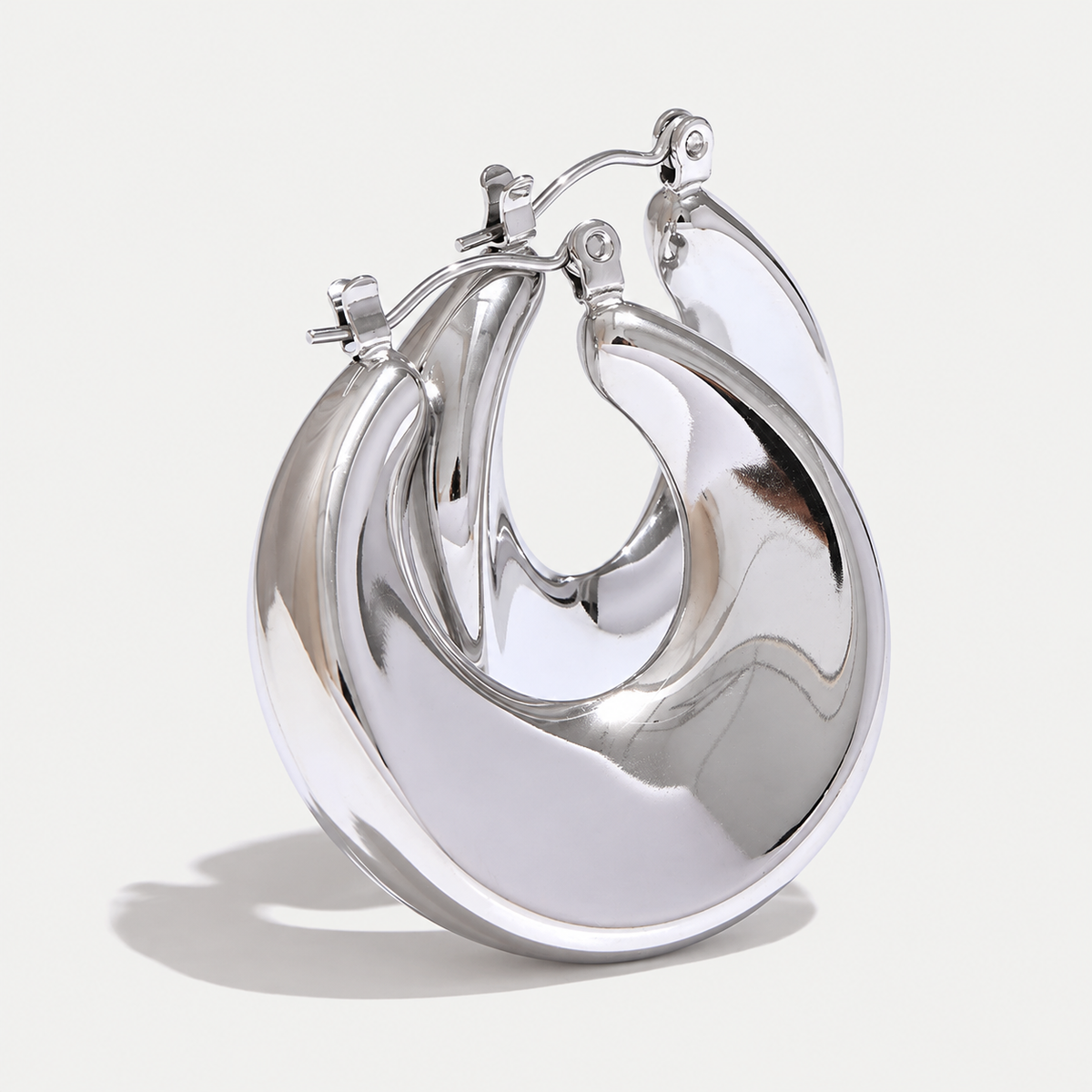 Elegant Sculpted Radiance Geometric Hoop Earrings